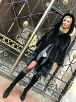 Шуба из норки Black Nafa с капюшоном и поясом 0
