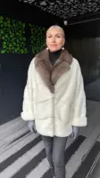 Белая шуба из норки с соболем 0