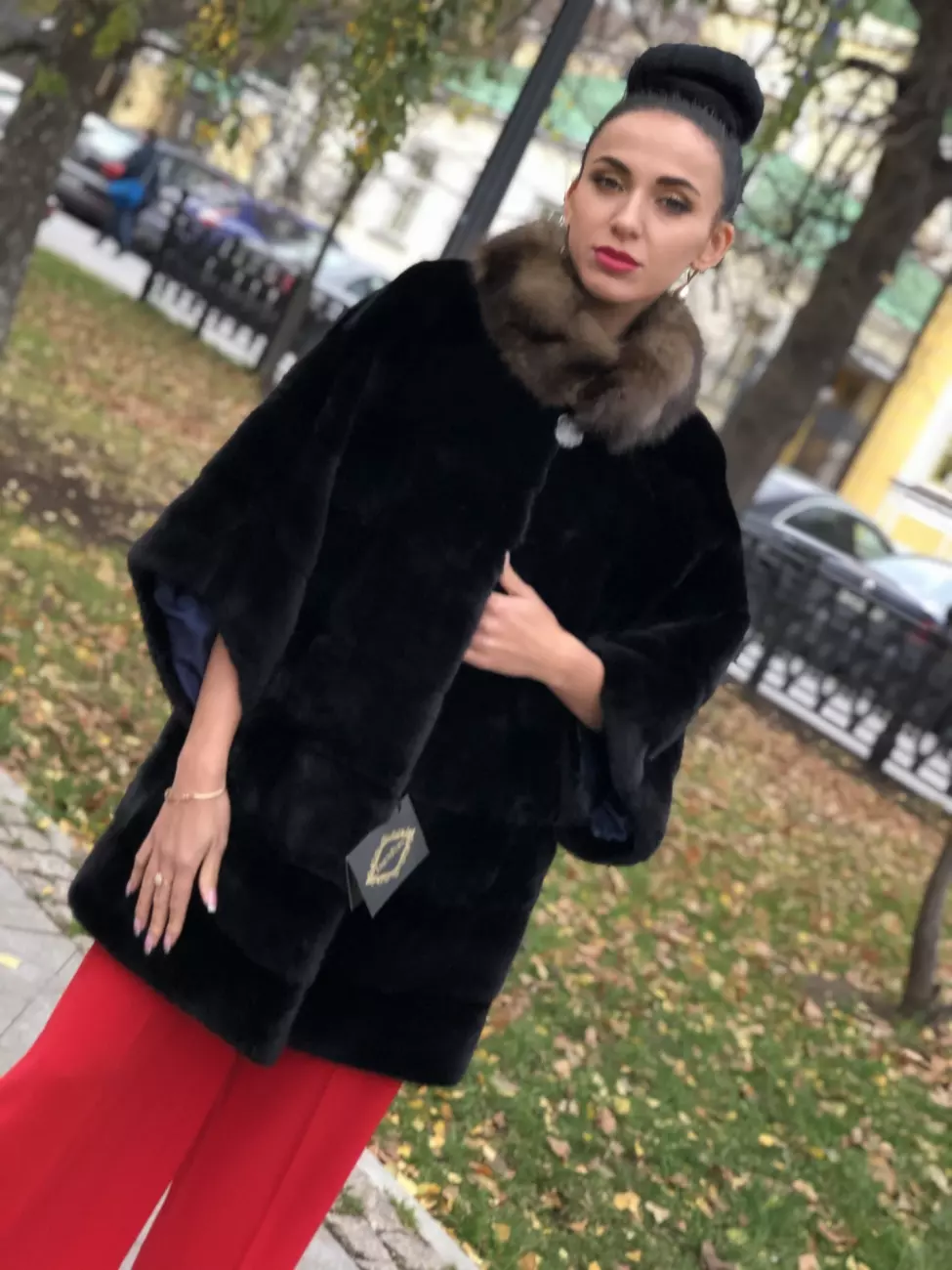 Шуба из норки Black NAFA с воротником из соболя 1