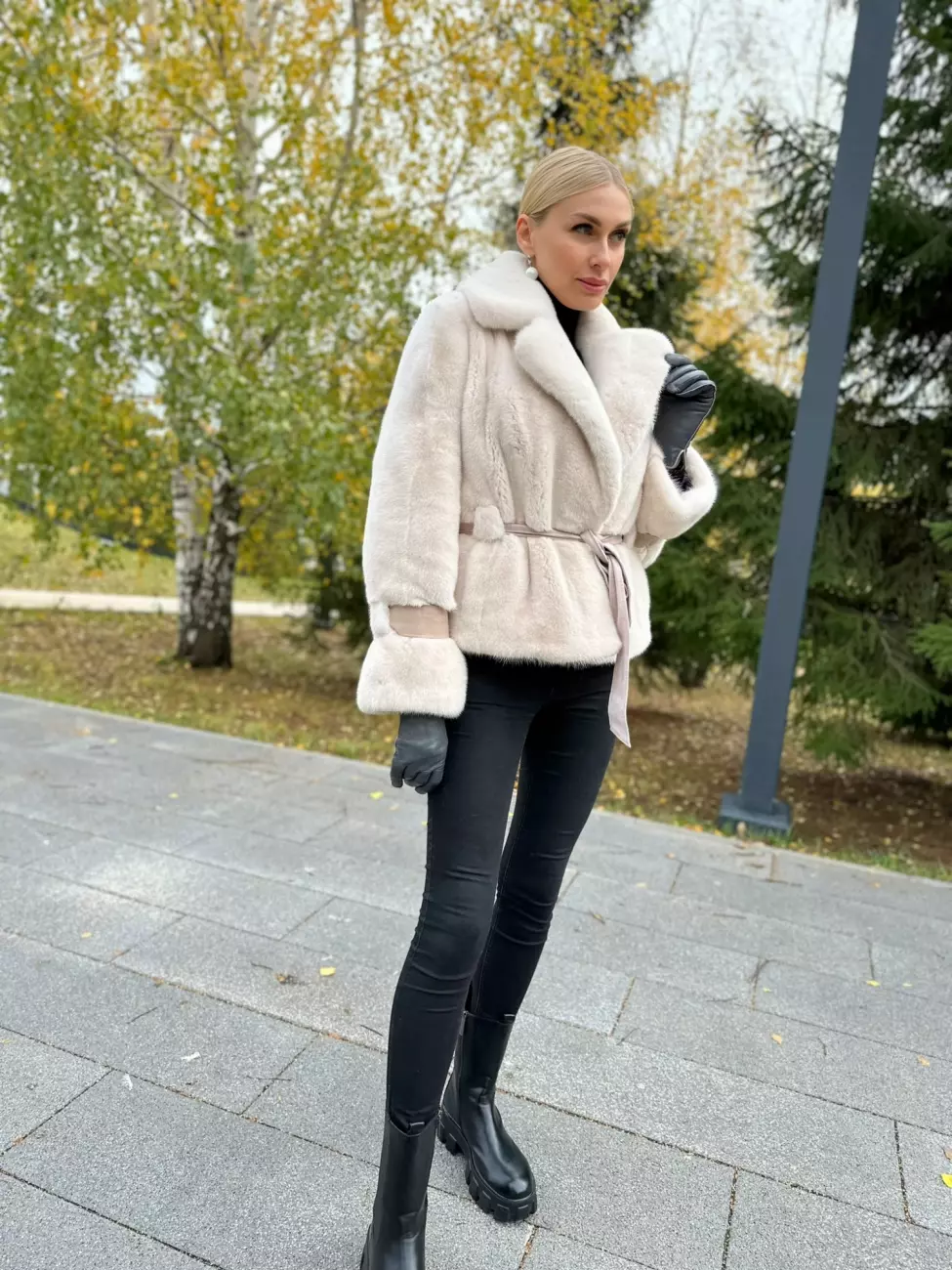 Бежевая шуба из норки 1